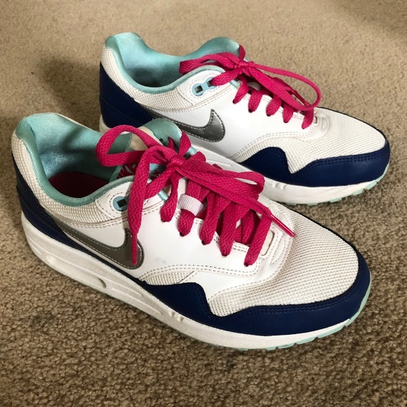 Nike Shoes - NIKE AIR MAX